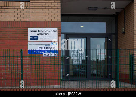 Stoke on Trent, Royaume-Uni. 8 juin, 2017. Bureau de vote à Stoke on Trent, Royaume-Uni. Credit : JazzLove/Alamy Live News Banque D'Images