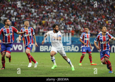 Salvador, Brésil. Le 08 juin, 2017. Au cours de jeu x Bahia Cruzeiro a tenu ce jeudi (08) jeu valide pour le 5e tour du championnat brésilien de 2017 à l'Arena Fonte Nova en Salvador, BA. Credit : Tiago Caldas/FotoArena/Alamy Live News Banque D'Images