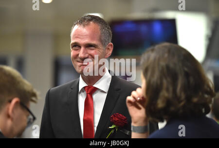 Brighton, UK. 9 juin, 2017. Hove gagnante candidat du travail Peter Kyle au compte pour le Pavillon de Brighton, Hove et Brighton Kemptown prenant place à l'American Express Community Stadium Crédit : Simon Dack/Alamy Live News Banque D'Images