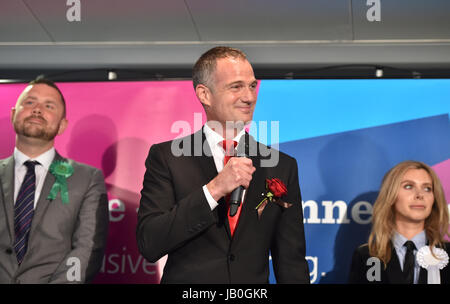 Brighton, UK. 9 juin, 2017. Hove gagnante candidat du travail Peter Kyle au compte pour le Pavillon de Brighton, Hove et Brighton Kemptown prenant place à l'American Express Community Stadium Crédit : Simon Dack/Alamy Live News Banque D'Images