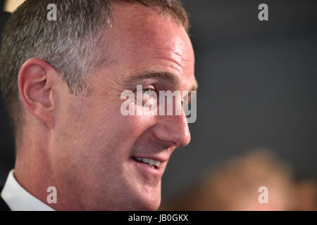 Brighton, UK. 9 juin, 2017. Hove gagnante candidat du travail Peter Kyle au compte pour le Pavillon de Brighton, Hove et Brighton Kemptown prenant place à l'American Express Community Stadium Crédit : Simon Dack/Alamy Live News Banque D'Images