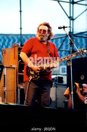 Le Grateful Dead effectuer au stade riche, Buffalo, New York 07-04-1986.Photo de Michael Brito-Globe Photos, Inc. © 2000.K61287MBR.Gerry Garcia Globe Crédit : Photos/ZUMAPRESS.com/Alamy Live News Banque D'Images