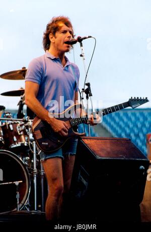 Le Grateful Dead effectuer au stade riche, Buffalo, New York 07-04-1986.Photo de Michael Brito-Globe Inc., Photos Â© 2000.K61287MBR.Bob Weir (crédit Image : © Globe Photos/ZUMAPRESS.com) Banque D'Images