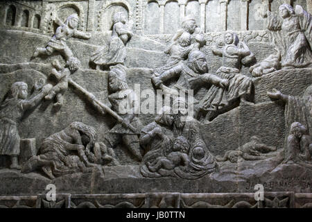 , Cracovie Lagiewniki - le centre du Pape Jean Paul II. Reliefs uniques de sel dans la chapelle St Kingas - le massacre des innocents Banque D'Images