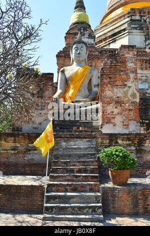 L'état de bouddha de Wat Yai Chaimongkol à Ayutthaya, Thaïlande Banque D'Images