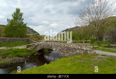 Packhorse Watendlath Bridge dans le Lake District Banque D'Images