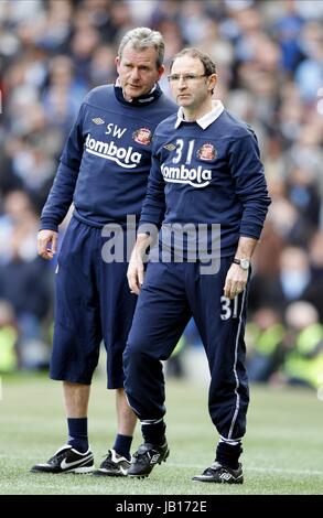 MARTIN O'NEILL & STEVE WALFORD Sunderland FC MANAGER & COACH ETIHAD STADIUM MANCHESTER EN ANGLETERRE 31 Mars 2012 Banque D'Images