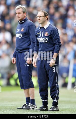 MARTIN O'NEILL & STEVE WALFORD Sunderland FC MANAGER & COACH ETIHAD STADIUM MANCHESTER EN ANGLETERRE 31 Mars 2012 Banque D'Images