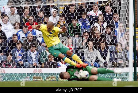 PAUL ROBINSON ARRÊTE JAMES VAUG Blackburn Rovers v Norwich Angleterre BLACKBURN EWOOD PARK CIT 21 Avril 2012 Banque D'Images