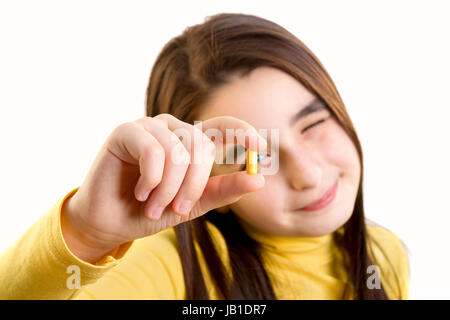 Young Girl holding et analizing capsule Banque D'Images