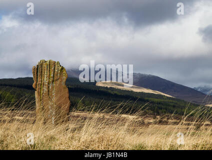 Machriemoor pierres avec des montagnes d'Arran en arrière-plan Banque D'Images