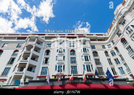 Majestic Barrière Hôtel sur La Croisette, Cannes, Côte d'Azur, dans le sud de la France, France, Europe, PublicGround Banque D'Images