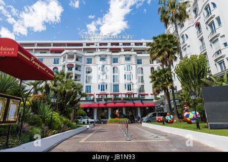 Majestic Barrière Hôtel sur La Croisette, Cannes, Côte d'Azur, dans le sud de la France, France, Europe, PublicGround Banque D'Images