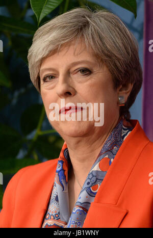 Premier ministre Theresa peut à l'aimant de Loisirs à Maidenhead, après qu'elle a occupé son siège. Banque D'Images