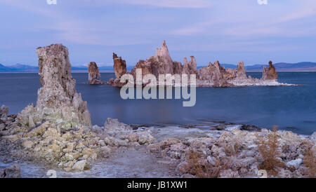 Le soleil s'est fixé sur l'Est de la Californie et Mono Lake Banque D'Images