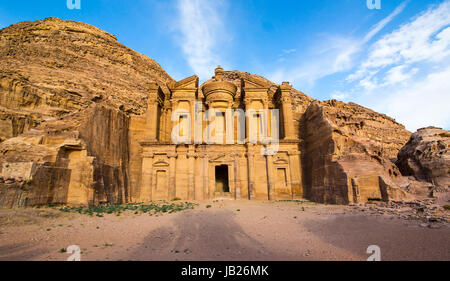 L'ancienne ville de rock abandonnés Petra en Jordanie attraction touristique Banque D'Images