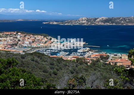 Le port de Palau (Palau) Lu dans la province de Sassari, sur la côte nord de la Sardaigne, Italie. Banque D'Images