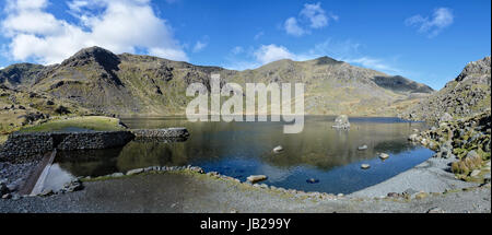 Vue panoramique de Coniston le vieil homme de l'eau leviers Banque D'Images