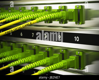 Close up de cordons de fibre optique optique à l'intérieur d'une infrastructure réseau. Effet de flou avec l'accent sur un seul câble. Banque D'Images