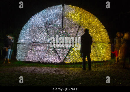 Waddesdon Manor NT lumière d'hiver 2014 festival. 'Beacon' sculptures lumineuses sont par Bruce Munro. Novembre 2014 Banque D'Images