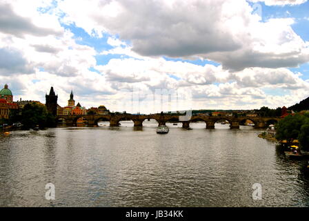 Vue sur le Pont Charles, Prague, Tchéquie (République Tchèque) Banque D'Images