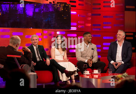 (De gauche à droite) l'hôte Graham Norton avec Martin Freeman, Rachel Weisz, Anthony Joshua et Greg Davies pendant le tournage de The Graham Norton Show à la London Studios, à être diffusé sur BBC One le vendredi soir. Banque D'Images