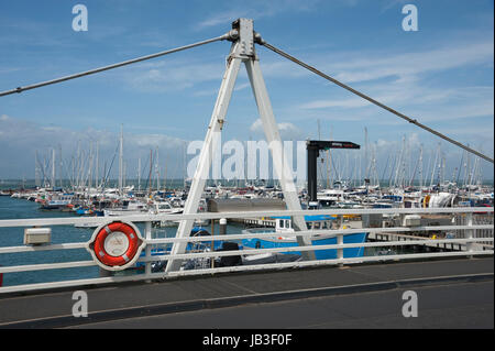 Pont de Yarmouth et Marina, île de Wight Banque D'Images