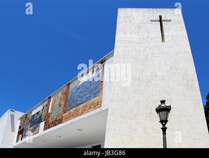 L'église paroissiale de Nuestra SeÃ±ora de las Nieves est situé au coeur de la vieille ville de Calpe. Ce bel édifice a été construit en 1975 et dispose d'un mélange de moderne et d'un design traditionnel. Ses fonctionnalités comprennent de beaux vitraux et mosaïques murales tant à l'extérieur et l'intérieur du bâtiment Banque D'Images