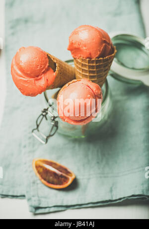 Orange sanguine d'été rafraîchissante glace ou d'un sorbet Banque D'Images