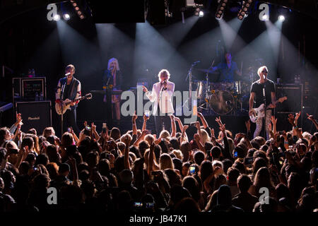 R5 groupe jouant à la salle de bal, centre-ville de Teragram Los Angeles, Californie, USA 5/11/2017 Banque D'Images