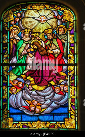 RONDA, ESPAGNE - 1 déc vitrail représentant l'Assomption de la Vierge Marie, dans l'église de Ronda, Espagne, le 1 décembre 2013. Cette fenêtre a été créé il y a plus de 300 ans, aucun des biens est nécessaire. Banque D'Images