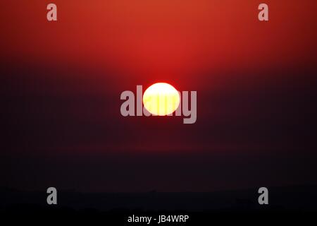 Coucher de soleil sur Wylfa - Anglesey, au Pays de Galles. UK Banque D'Images