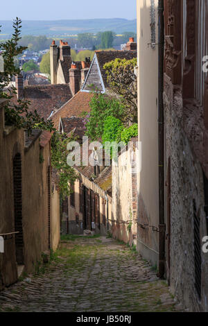 La France, l'Yonne (89), Joigny, la ruelle Haute Saint-Jean // France, Yonne, Joigny, rue Haute Saint Jean Banque D'Images