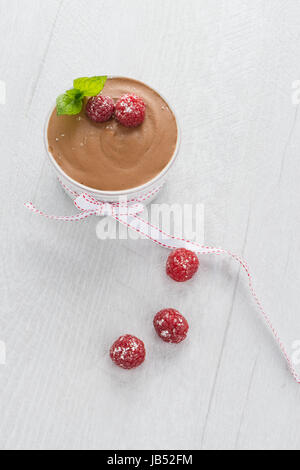 Régime paléo Dessert style fait de chocolat noir, les Œufs et le lait de coco Banque D'Images