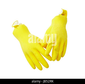 Paire de gants en caoutchouc jaune sur fond blanc. Isolé avec clipping path Banque D'Images