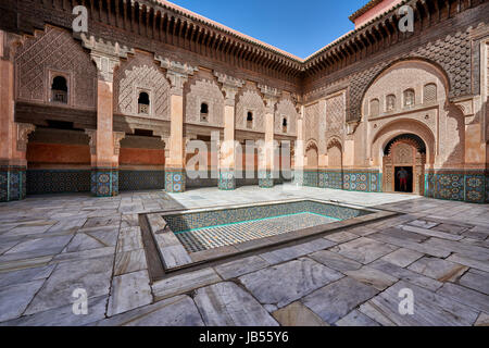 L'architecture mauresque de l'école islamique Medersa Ben Youssef, Marrakech, Maroc, Afrique Banque D'Images