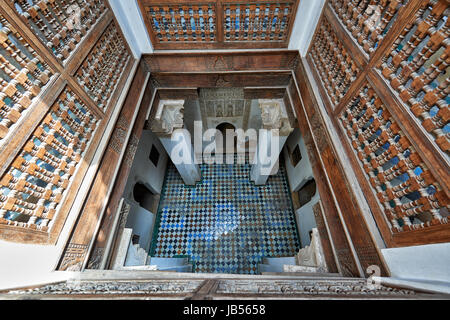 L'architecture mauresque de l'école islamique Medersa Ben Youssef, Marrakech, Maroc, Afrique Banque D'Images