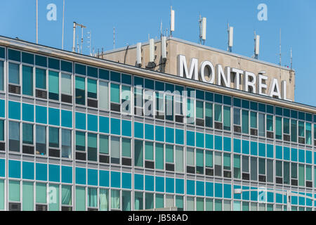 Montréal, Canada - 8 juin 2017 : à l'extérieur de Montréal Pierre Elliott Trudeau International Airport Banque D'Images