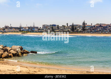 Condominiums sur le littoral de Swakopmund, Namibie ville coloniale allemande Banque D'Images