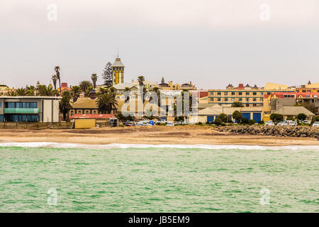 Vue de la mer sur la côte de Swakopmund, Namibie ville coloniale allemande Banque D'Images