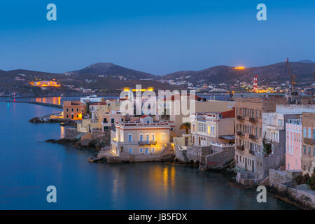 Quartier Vaporia d'Ermoupoli ville sur l'île de Syros. Banque D'Images