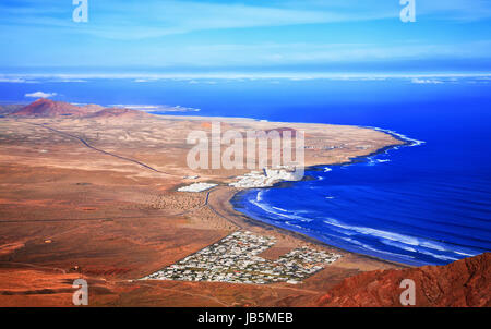 Paysage de falaises côtières Famara, Risco de Famara, Lanzarote Island, Îles Canaries, Espagne. Banque D'Images