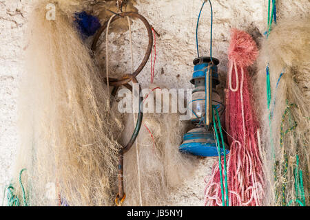 Détail de filets de pêcheurs et des outils de travail à Lago Maggiore, Italie Banque D'Images