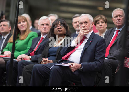 Jeremy Corbyn et son cabinet fantôme l'élection générale du travail lancement 2017 manifeste Banque D'Images