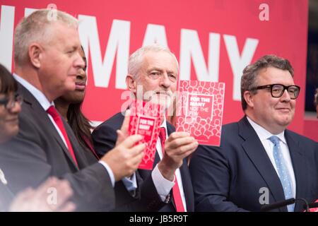 Jeremy Corbyn et son cabinet fantôme l'élection générale du travail lancement 2017 manifeste Banque D'Images