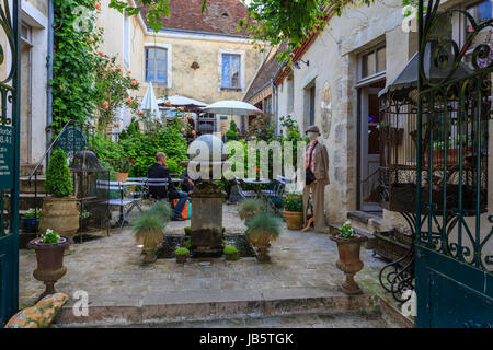 La France, l'Orne (61), Parc Naturel Régional du Perche, la Perrière, La Maison d'Horbé, salon de thé, galerie, antiquité, objets de décoration // France, Banque D'Images