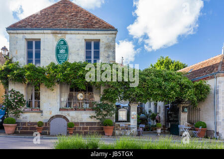 La France, l'Orne (61), Parc Naturel Régional du Perche, la Perrière, La Maison d'Horbé, salon de thé, galerie, antiquité, objets de décoration // France, Banque D'Images