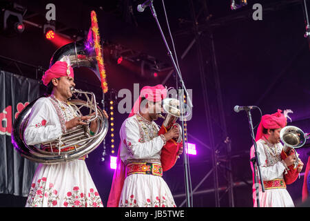 Le Rajasthan Heritage Brass Band effectuer au Wychwood Festival, Cheltenham, UK Banque D'Images