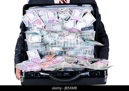 1 businessman holding briefcase montrant roupies indiennes de l'abondance de l'argent loterie argent monnaie promotion Banque D'Images