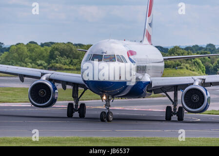 L'aéroport de Manchester avion British Airways Airbus A320 Banque D'Images